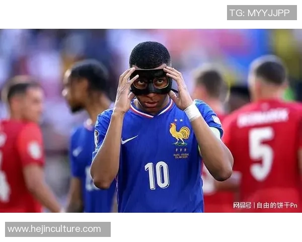 戴面具的足球英雄：揭秘那些因伤勇敢披上面具的传奇球星